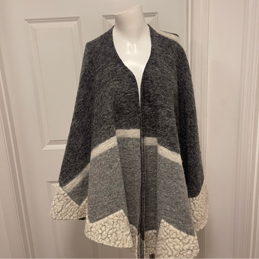 Maje Grey White Print Poncho